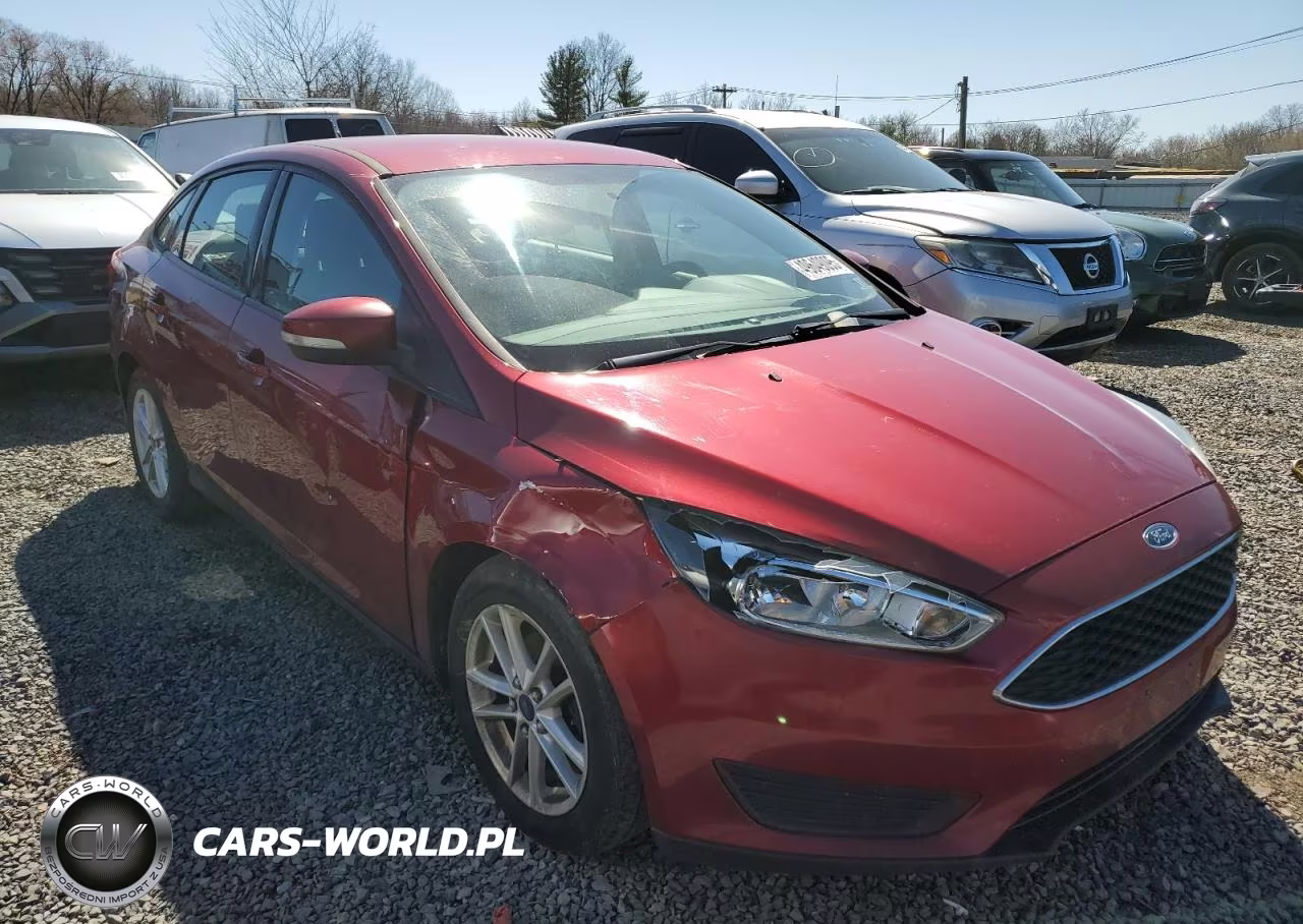 2015 Ford Focus Se VIN:1FADP3F28FL364980 - 4