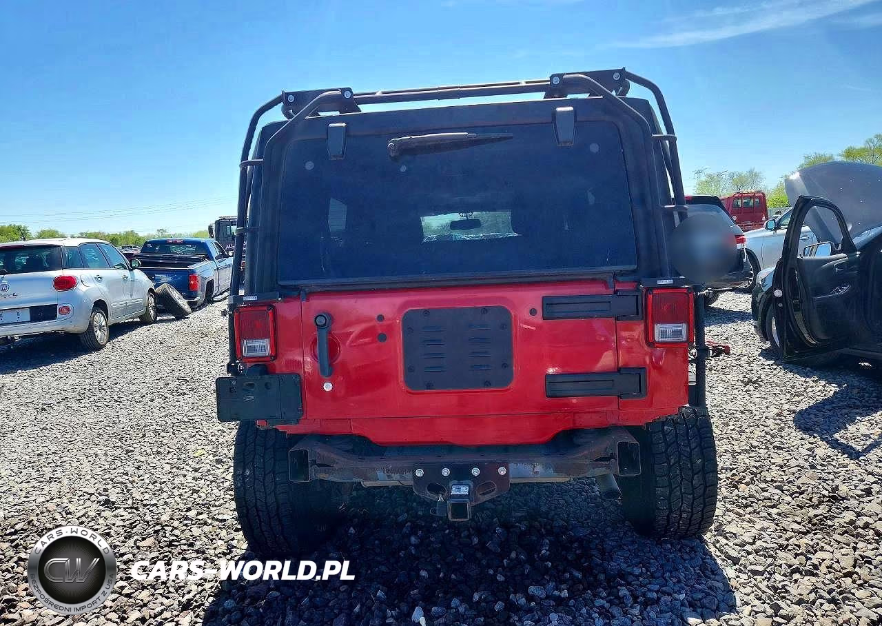 2014 Jeep Wrangler Unlimited Sport VIN:1C4BJWDG3EL175008 - 6