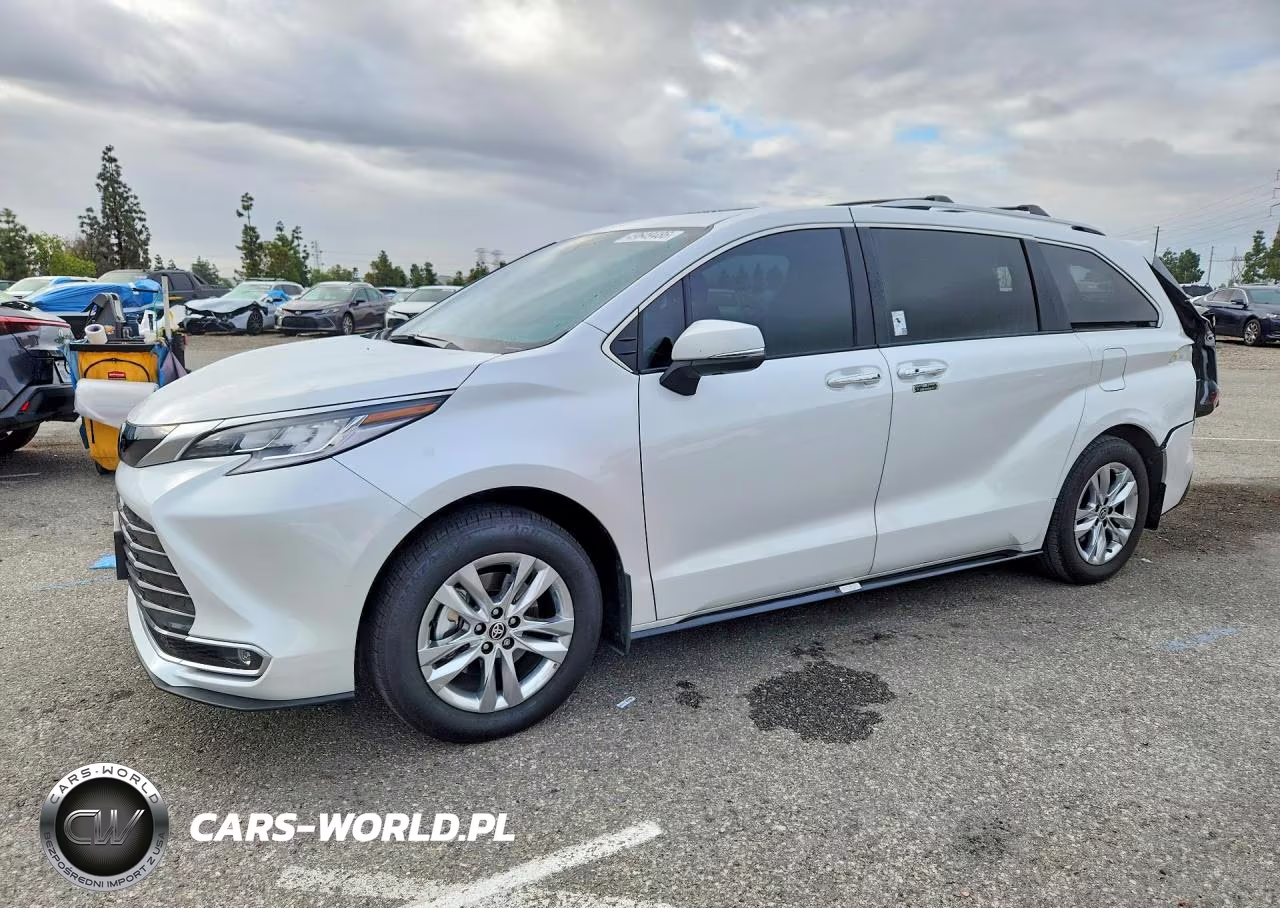 2025 Toyota Sienna Limited 7-Passenger