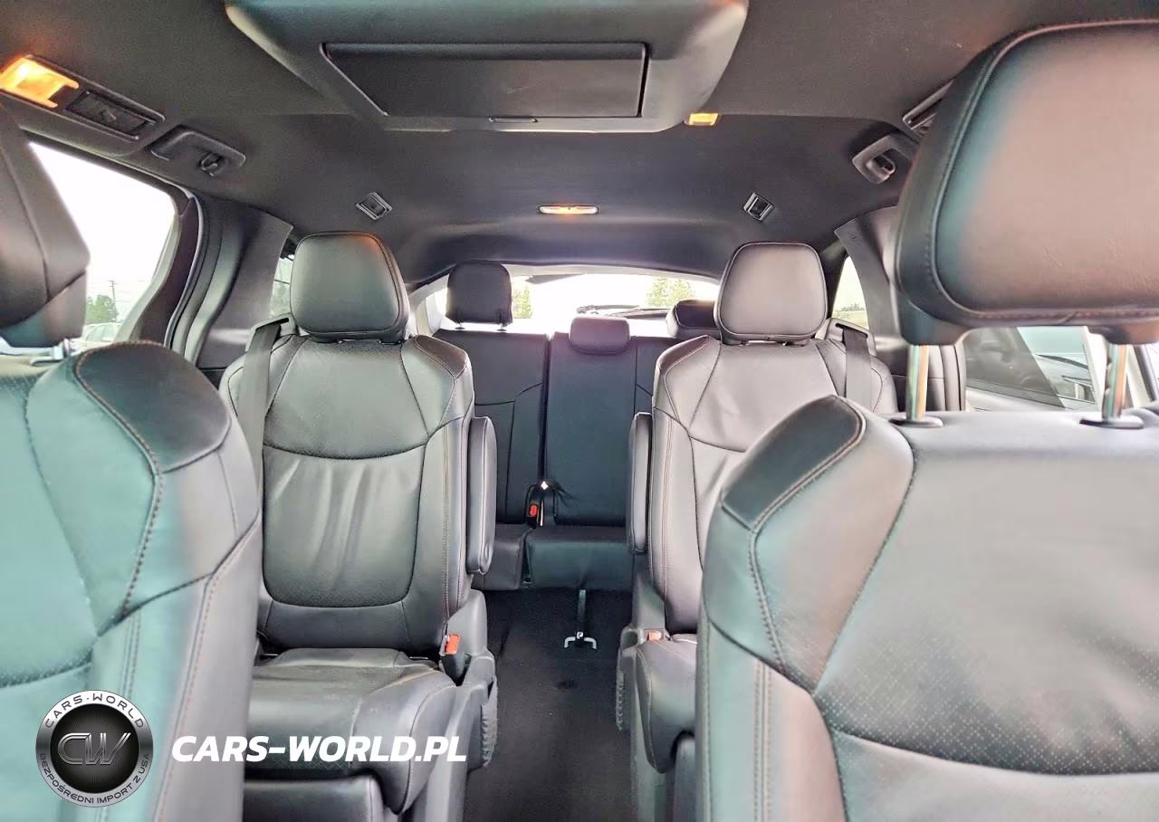2025 Toyota Sienna Limited 7-Passenger VIN:5TDZSKFC2SS220626 - 10