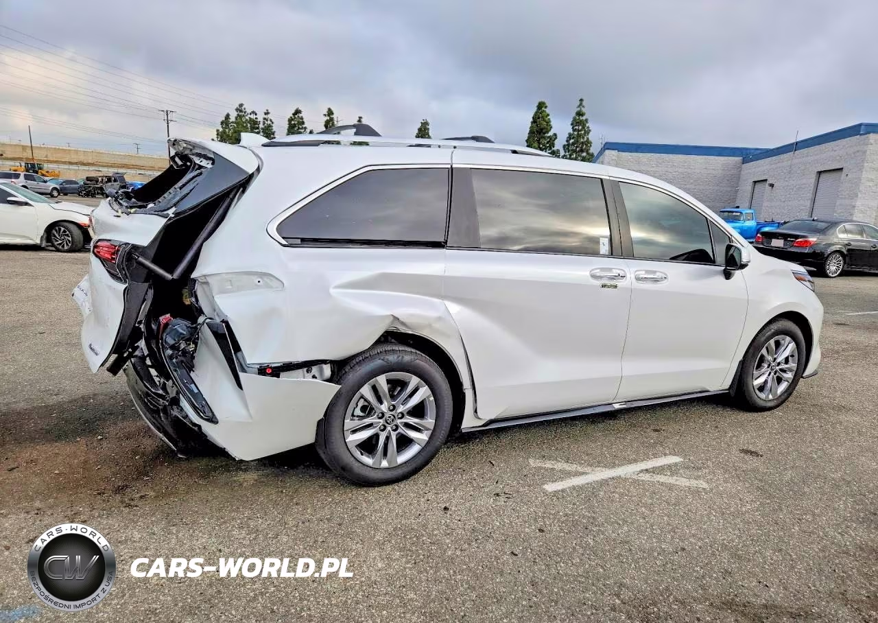 2025 Toyota Sienna Limited 7-Passenger VIN:5TDZSKFC2SS220626 - 3