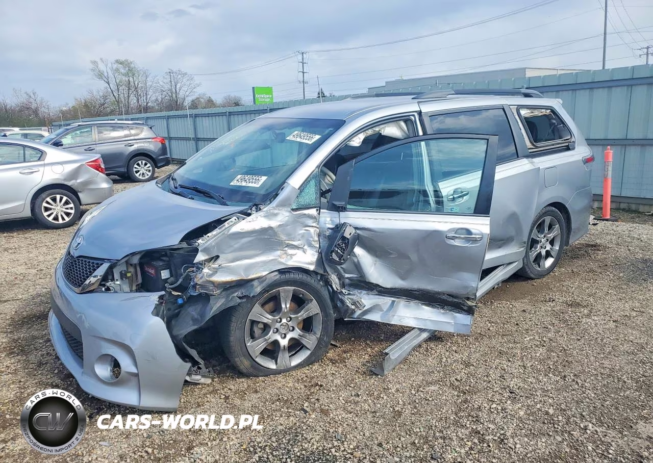 2013 Toyota Sienna Sport