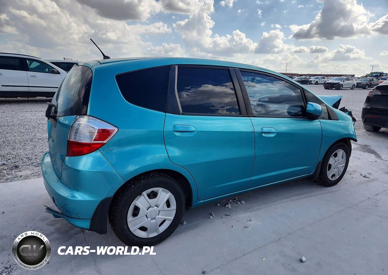2013 Honda Fit VIN:JHMGE8H34DC055938 - 3