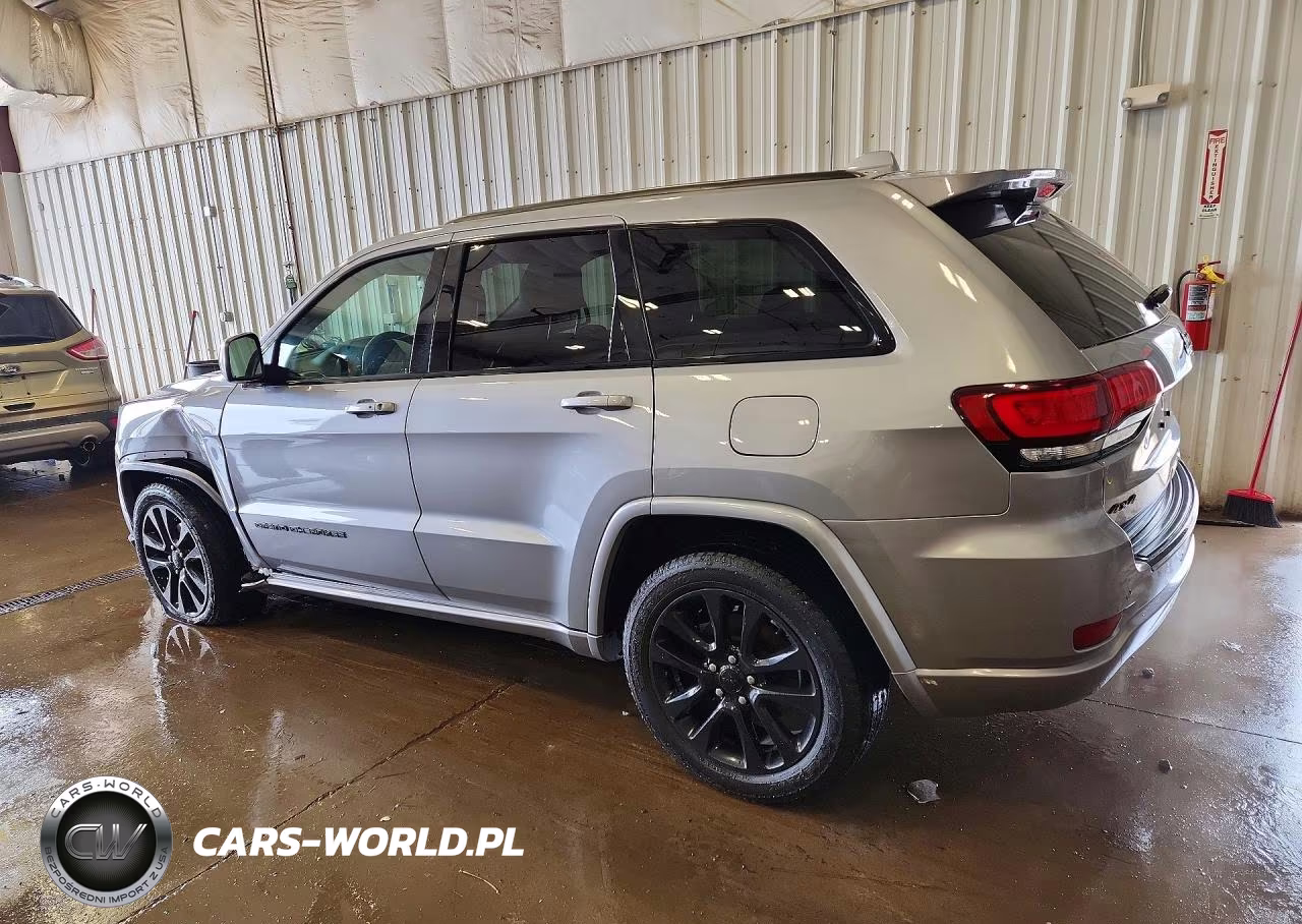 2017 Jeep Grand Cherokee Laredo VIN:1C4RJFAG9HC961922 - 2