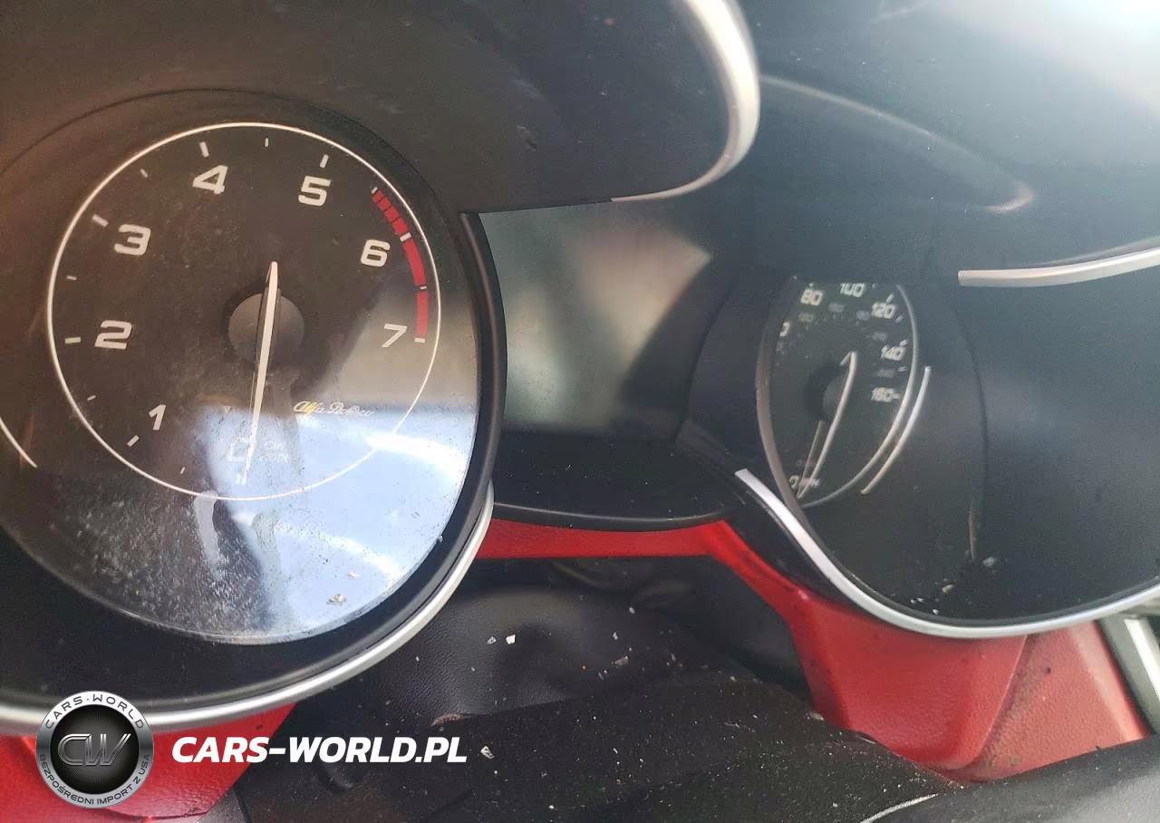 2018 Alfa Romeo Stelvio Ti Sport VIN:ZASFAKNN1J7C17807 - 9
