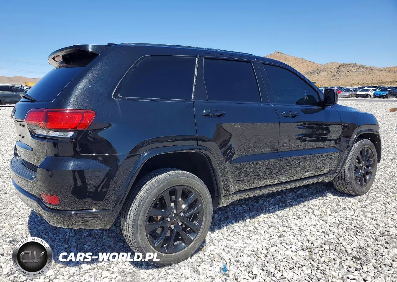 2021 Jeep Grand Cherokee Laredo VIN:1C4RJFAGXMC584205 - 3