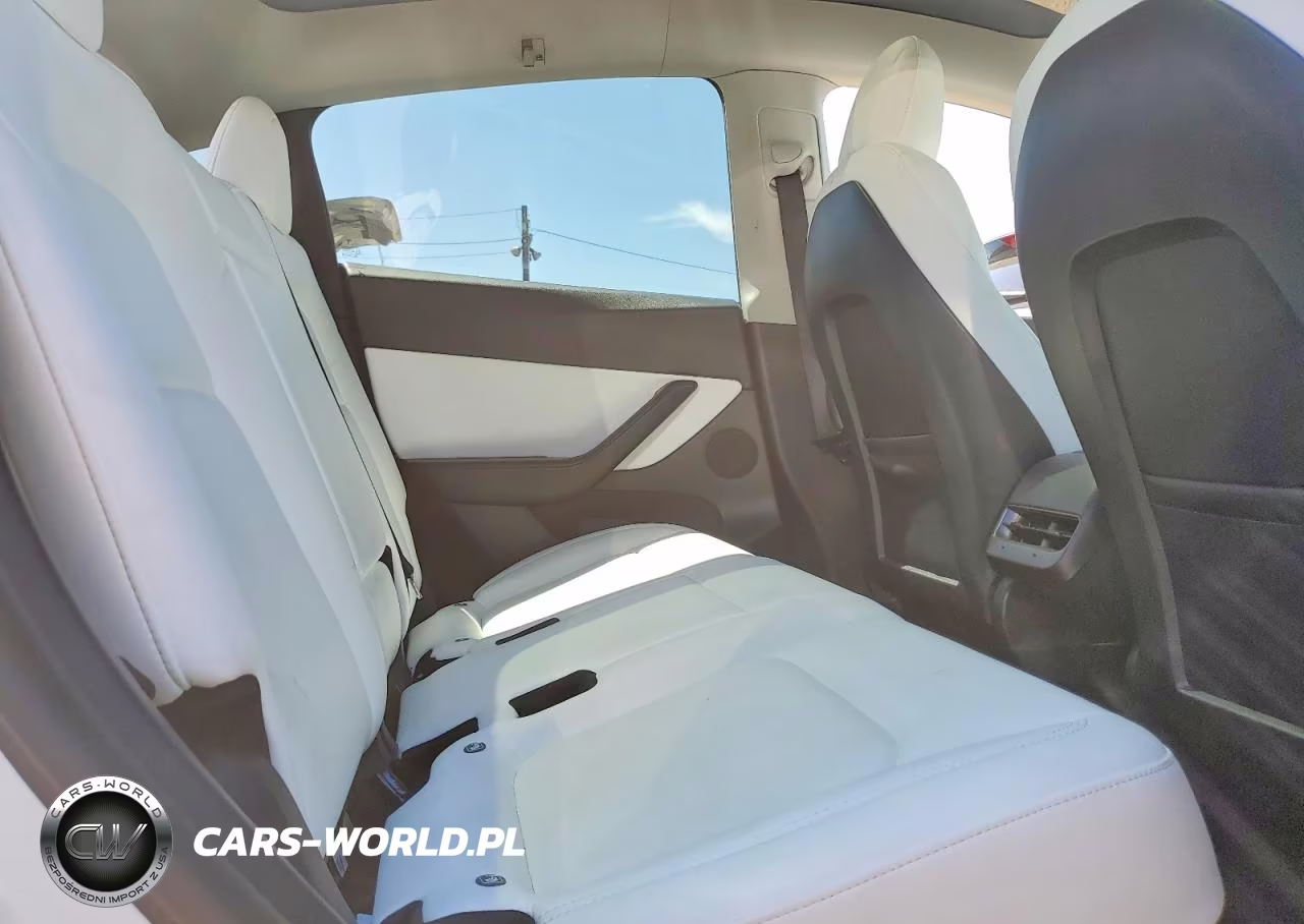 2022 Tesla Model Y VIN:7SAYGDEF0NF397305 - 11
