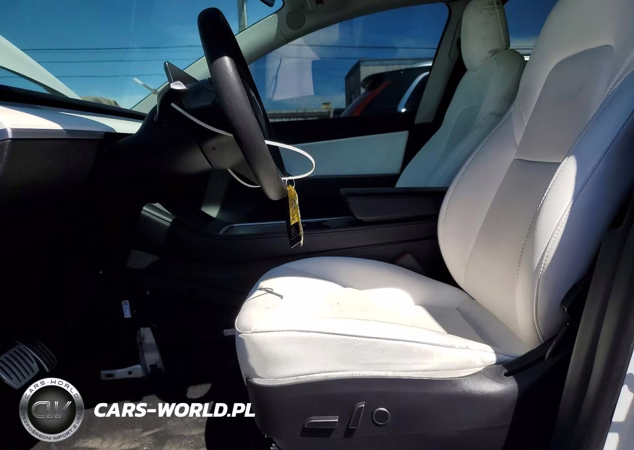 2022 Tesla Model Y VIN:7SAYGDEF0NF397305 - 7