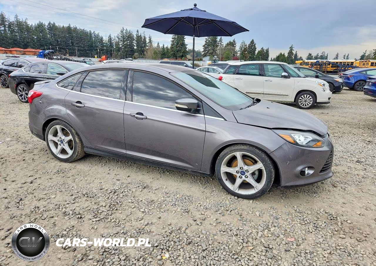 2012 Ford Focus Titanium VIN:1FAHP3J22CL379270 - 4
