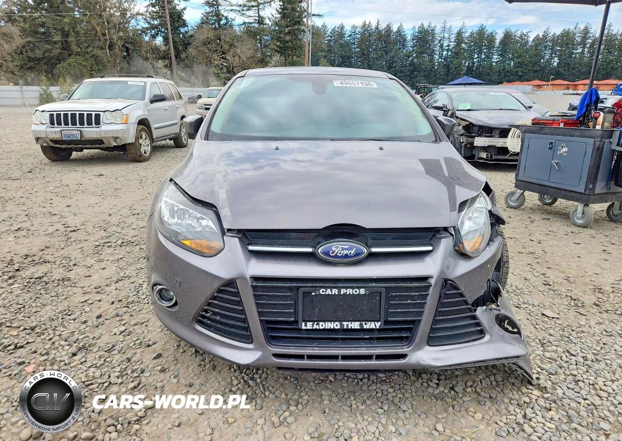 2012 Ford Focus Titanium VIN:1FAHP3J22CL379270 - 5