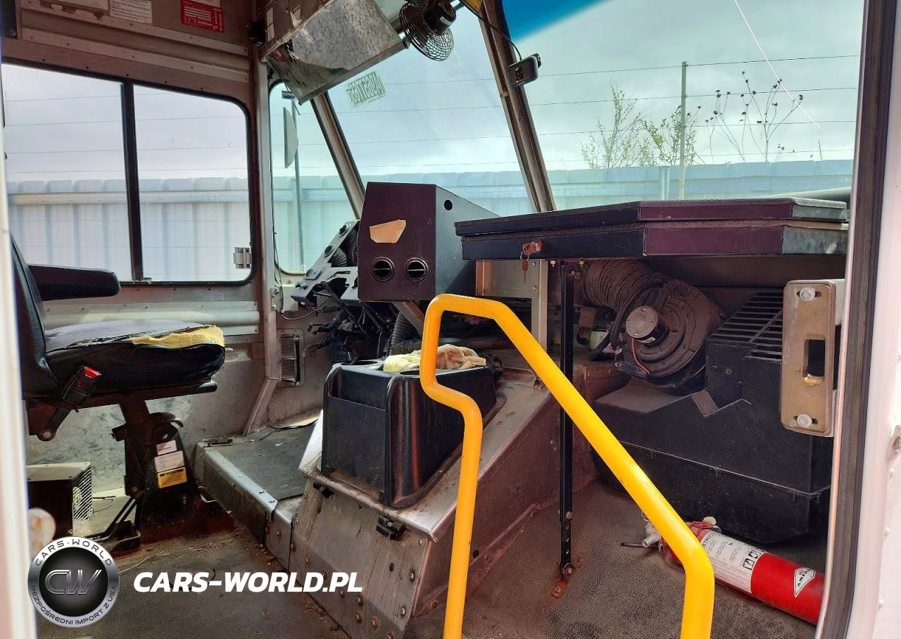 2018 Ford F59 Delivery Van VIN:1F66F5KY0J0A08242 - 8