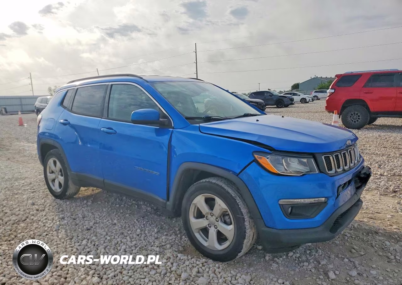 2018 Jeep Compass Latitude VIN:3C4NJCBBXJT462198 - 4