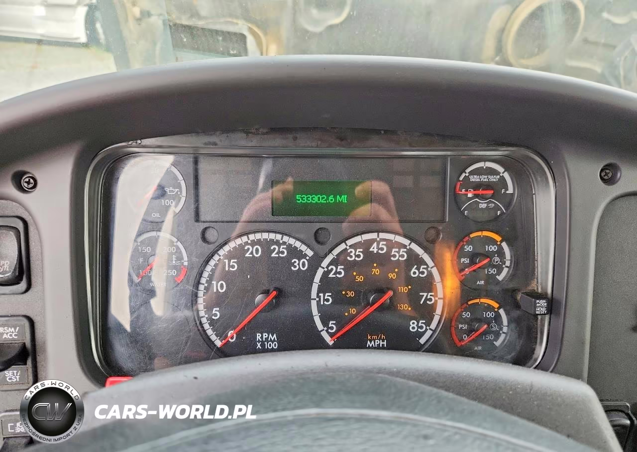 2016 Freightliner Business Class M2 Tank Truck VIN:1FVHCYCYXGHHK2878 - 8