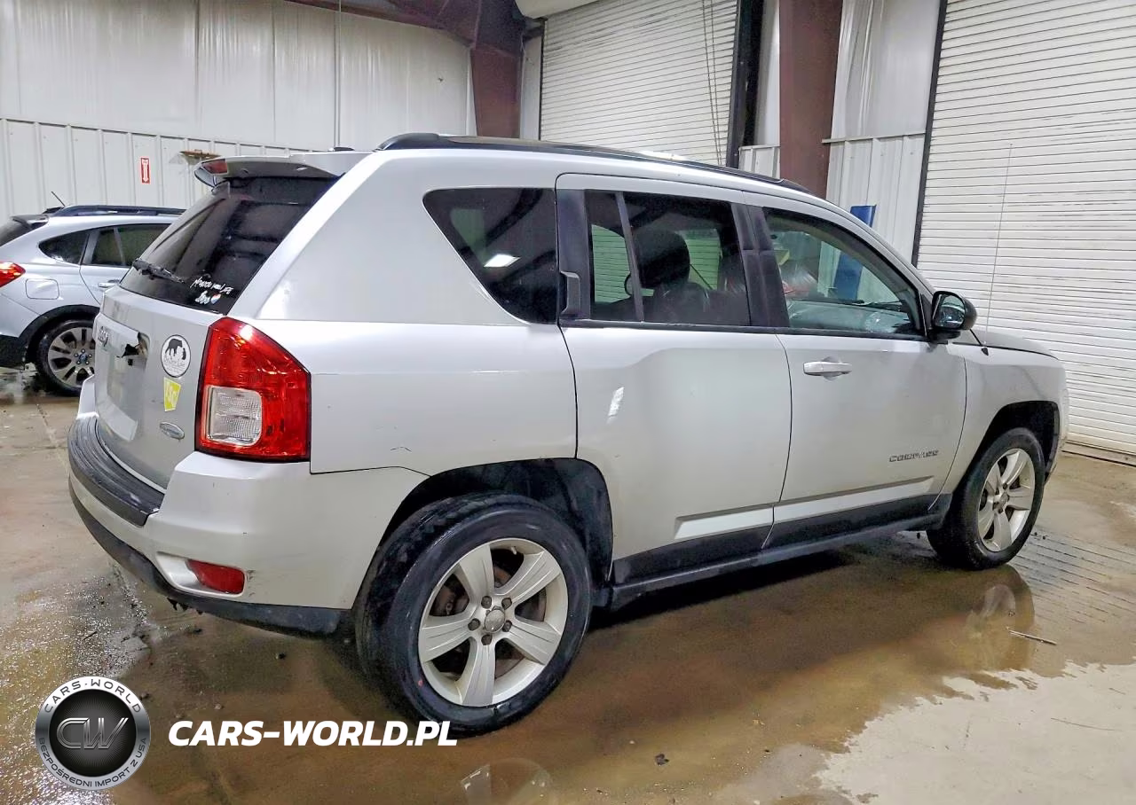 2012 Jeep Compass Latitude VIN:1C4NJDEB4CD662293 - 3