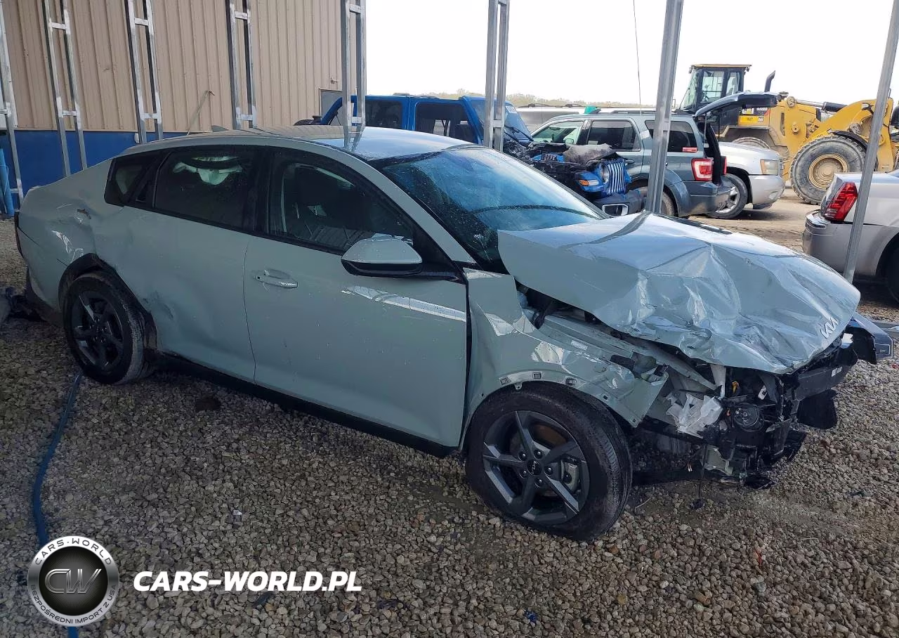2025 Kia K4 Lxs VIN:3KPFT4DE8SE008291 - 4