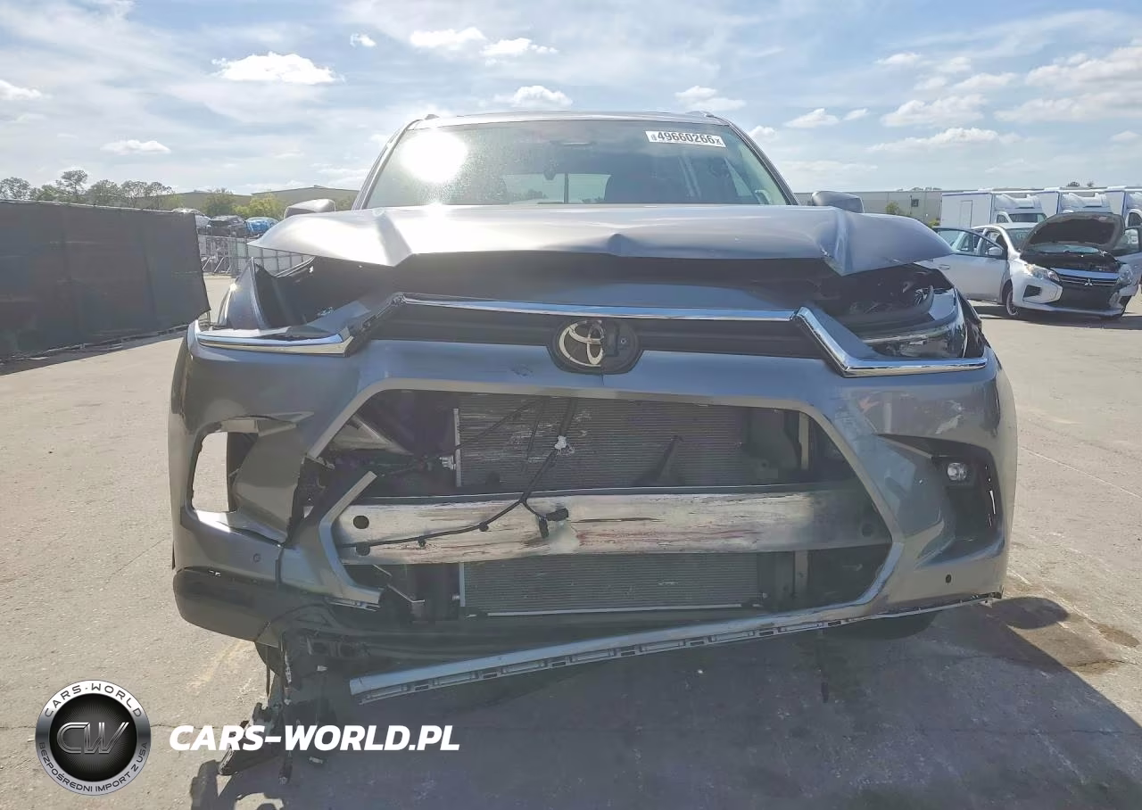 2026 Toyota Grand Highlander Platinum VIN:5TDAAAB58TS113812 - 5