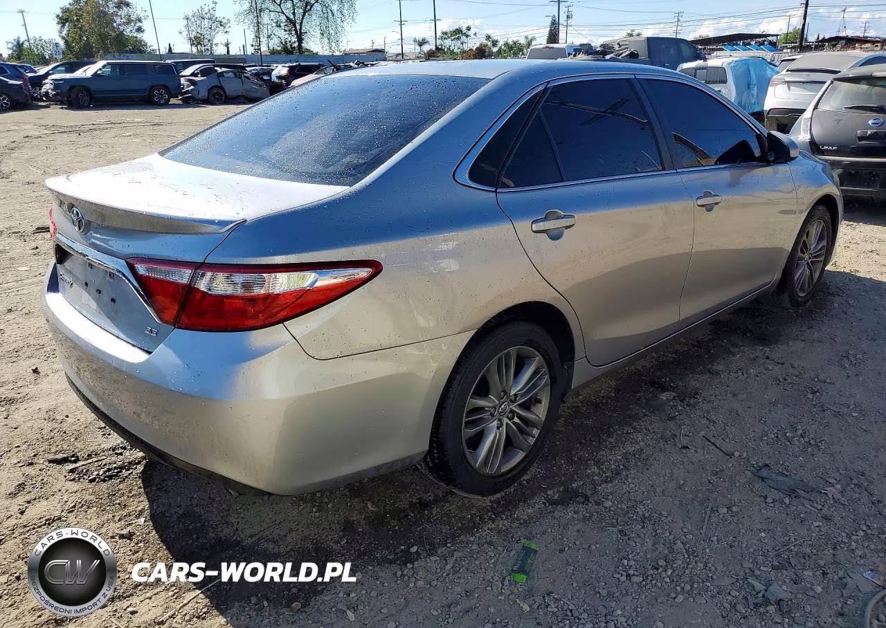 2015 Toyota Camry Se VIN:4T1BF1FK9FU056330 - 3