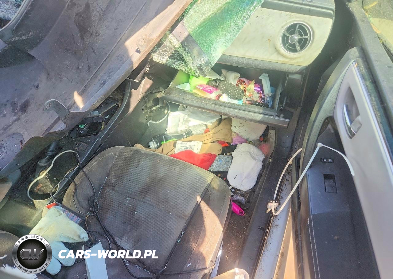 2018 Toyota Corolla Le VIN:5YFBURHE0JP772006 - 8