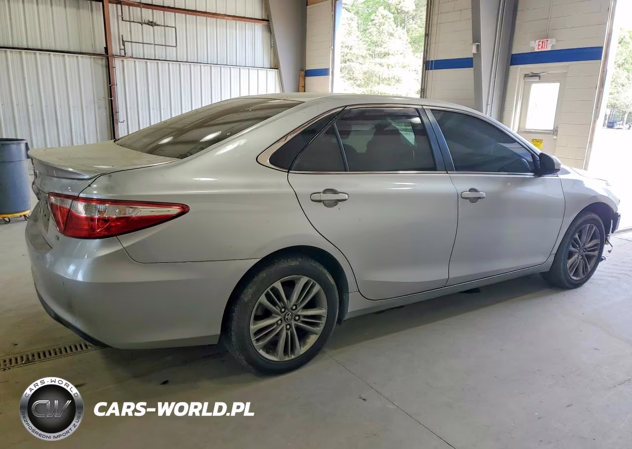 2016 Toyota Camry Se VIN:4T1BF1FK6GU592041 - 3