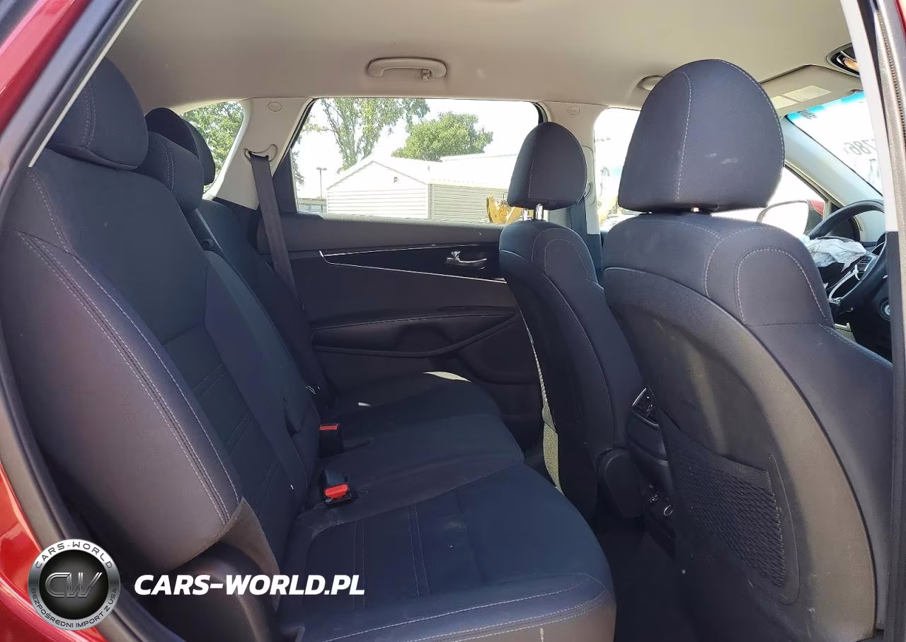 2020 Kia Sorento S VIN:5XYPGDA57LG682403 - 11
