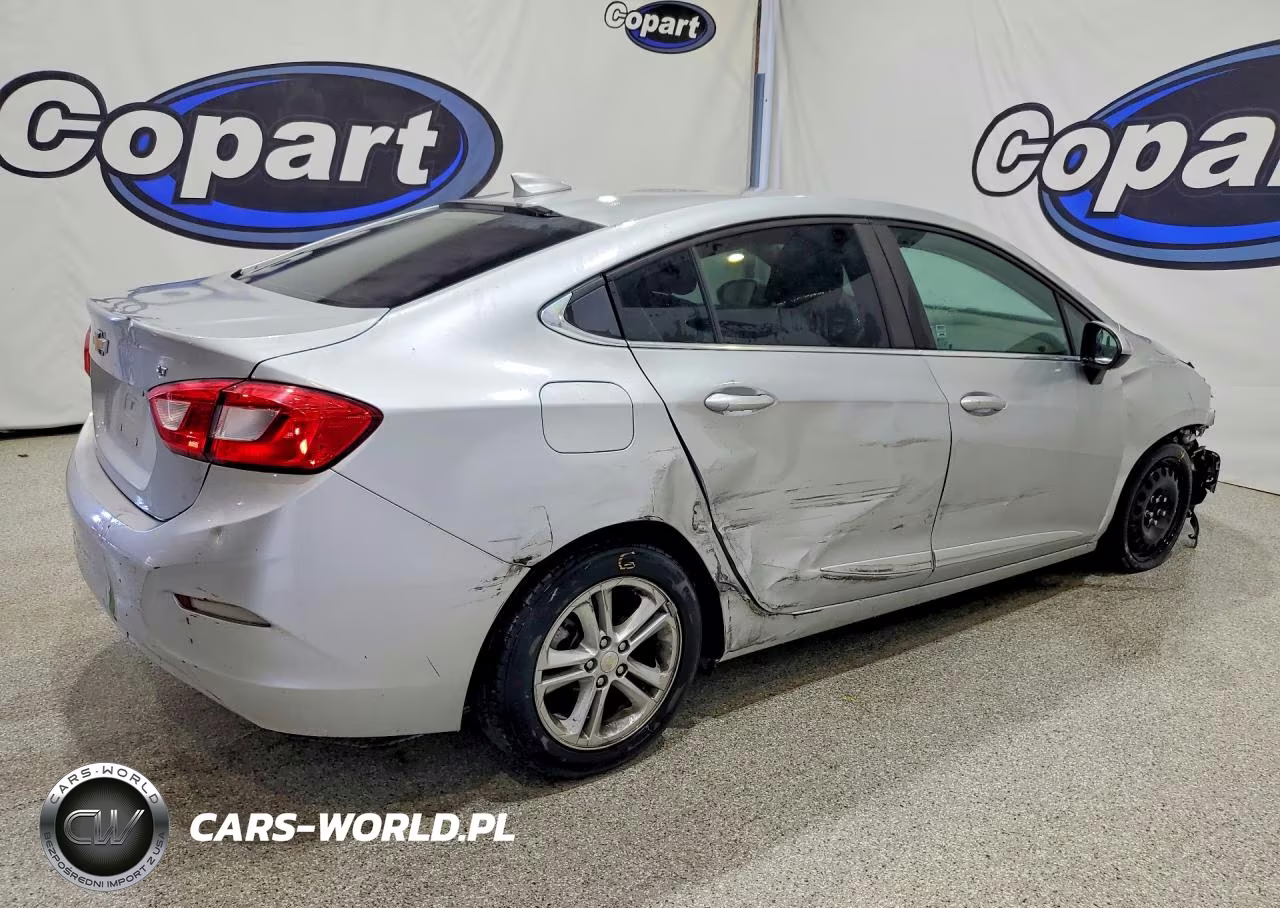 2018 Chevrolet Cruze Lt VIN:1G1BE5SM9J7135051 - 3