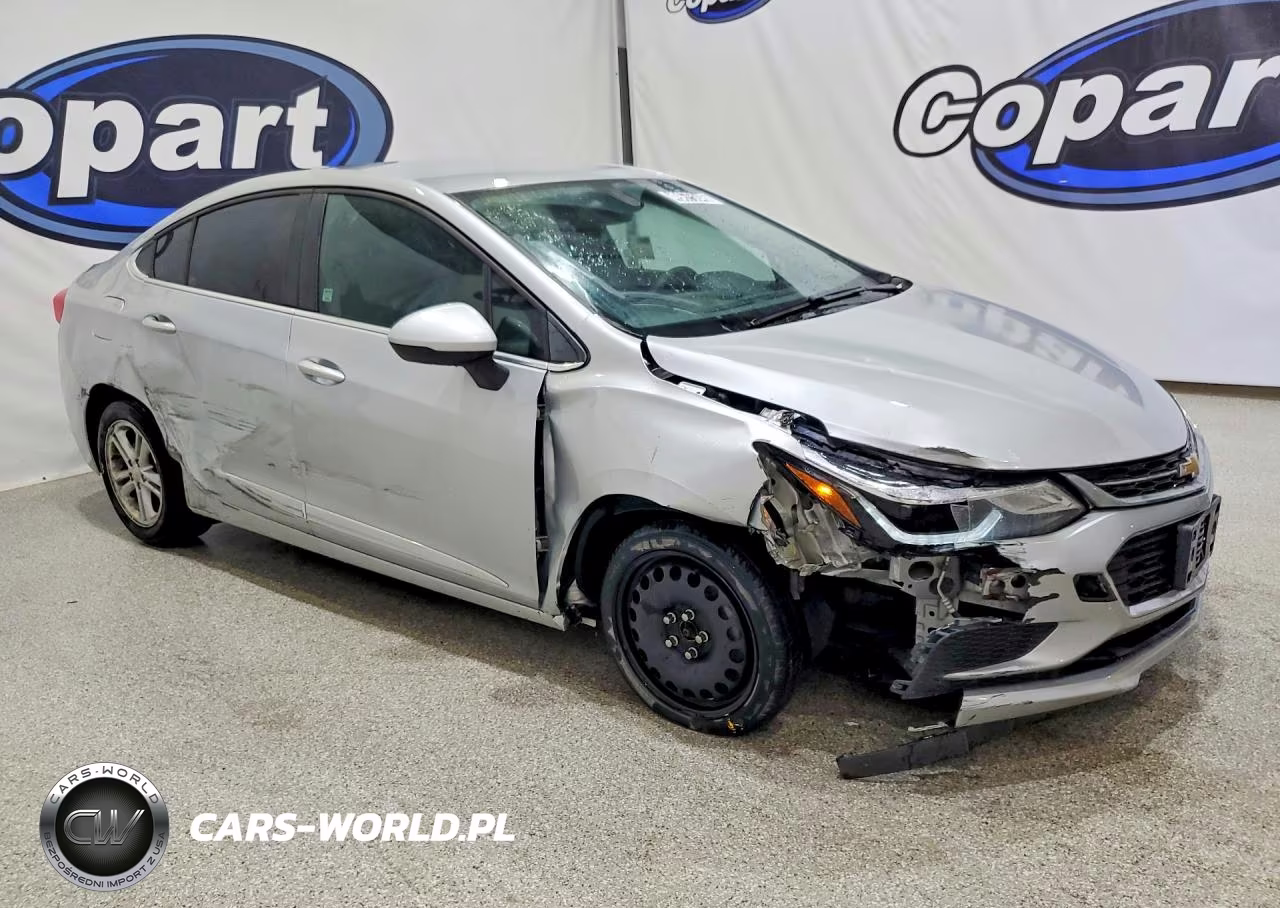 2018 Chevrolet Cruze Lt VIN:1G1BE5SM9J7135051 - 4