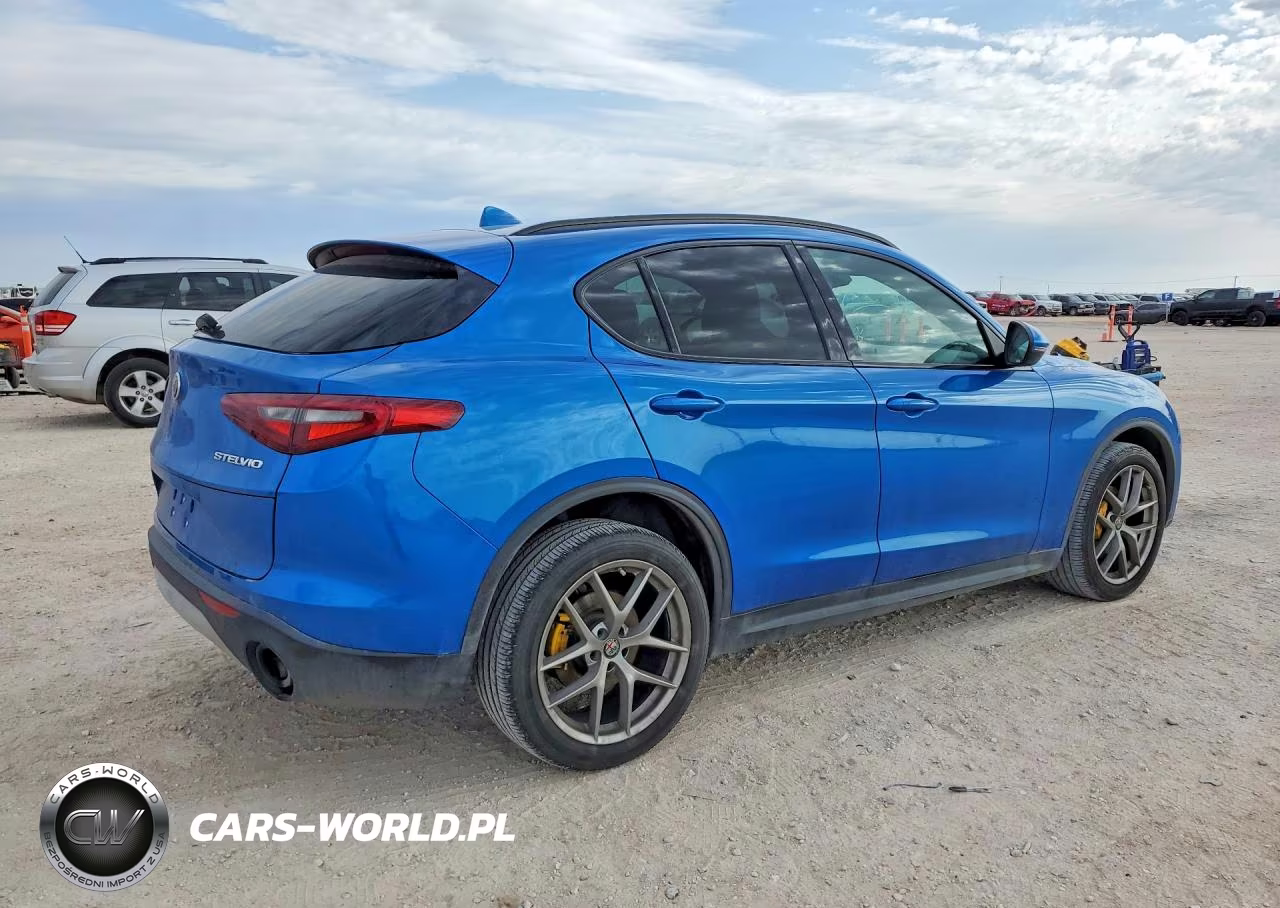 2018 Alfa Romeo Stelvio Ti Sport VIN:ZASFAKNNXJ7B95242 - 3