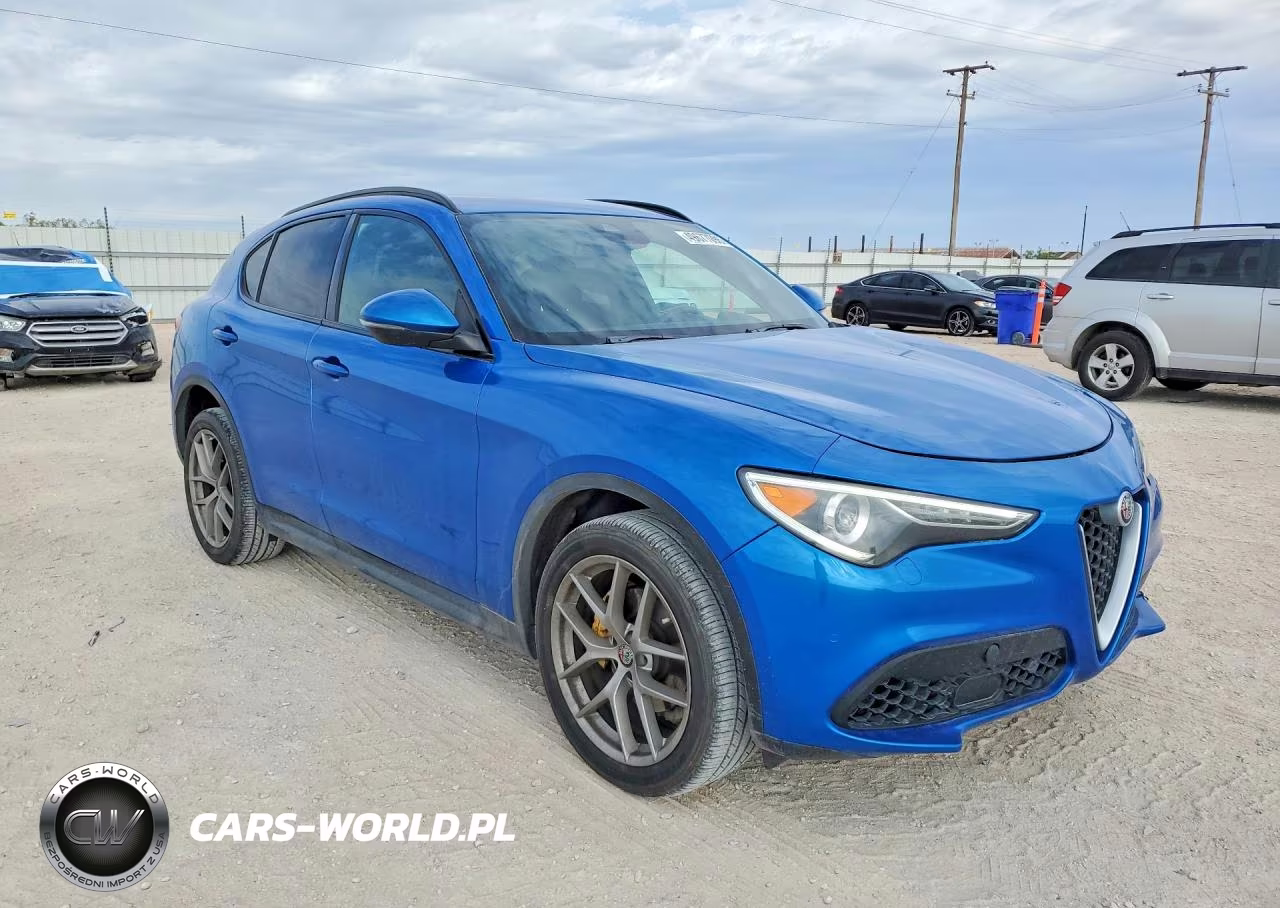 2018 Alfa Romeo Stelvio Ti Sport VIN:ZASFAKNNXJ7B95242 - 4