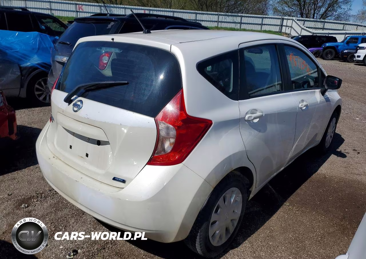 2015 Nissan Versa Note S Plus VIN:3N1CE2CP9FL376214 - 3