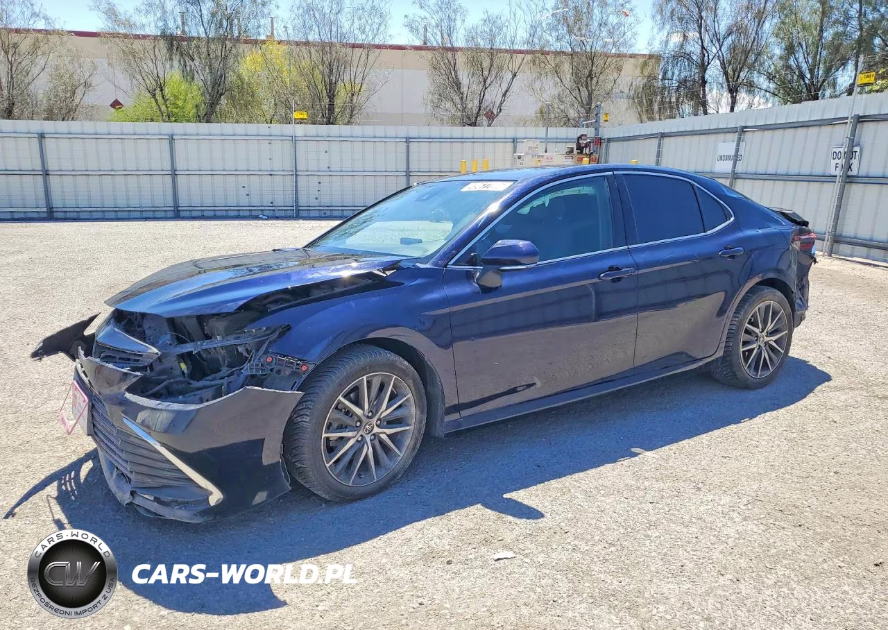 2022 Toyota Camry Hybrid Xle
