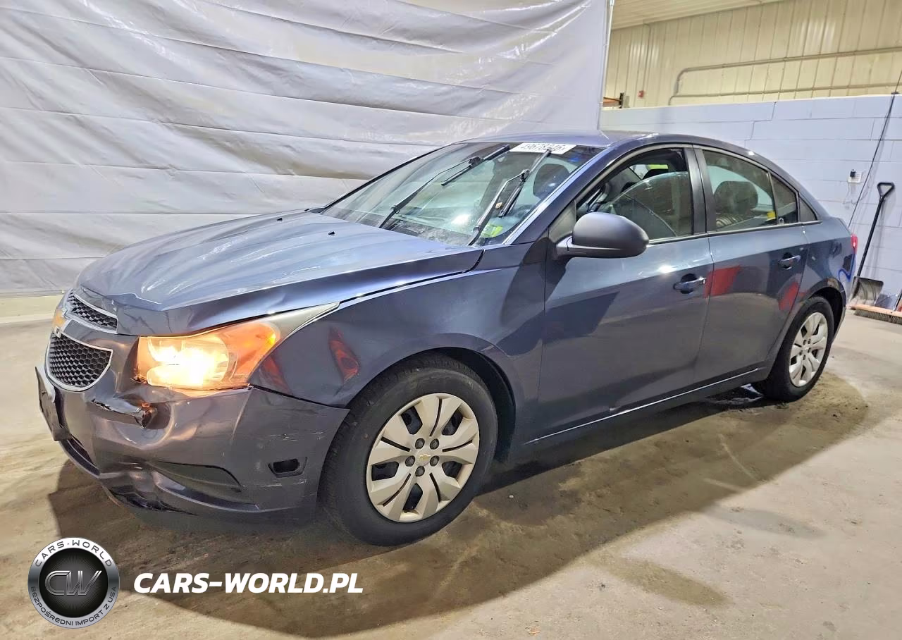 2013 Chevrolet Cruze Ls – zdjęcie 1 z 12