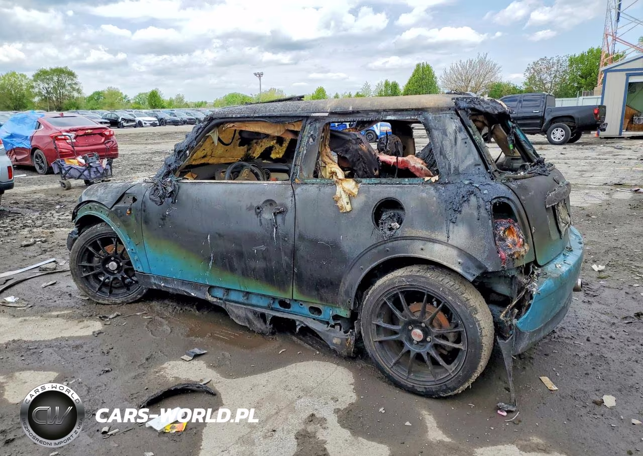 2010 Mini Cooper VIN:WMWMF3C52ATU79141 - 2