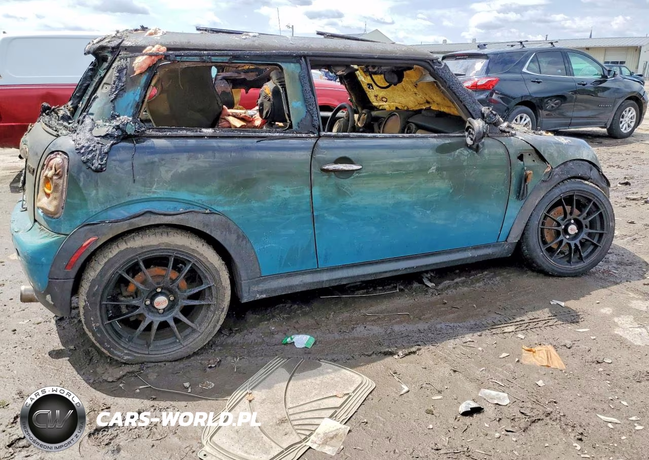 2010 Mini Cooper VIN:WMWMF3C52ATU79141 - 3