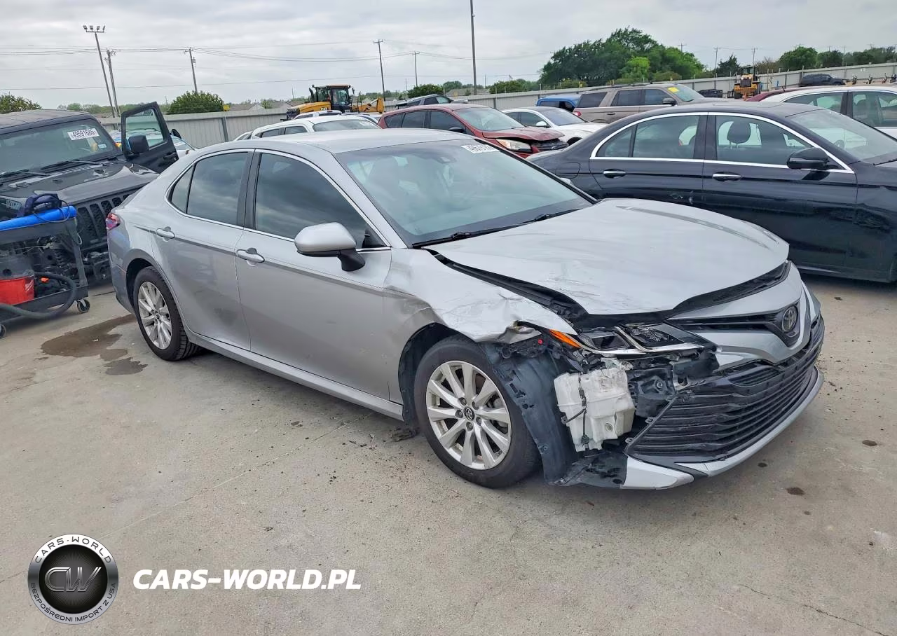 2019 Toyota Camry Le VIN:4T1B11HK3KU252253 - 4