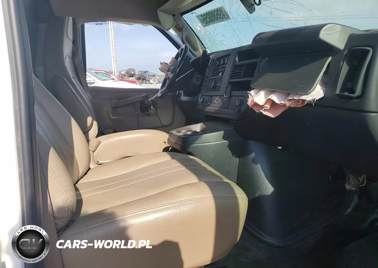 2023 Chevrolet Express G2500 VIN:1GCWGAFP4P1224618 - 7