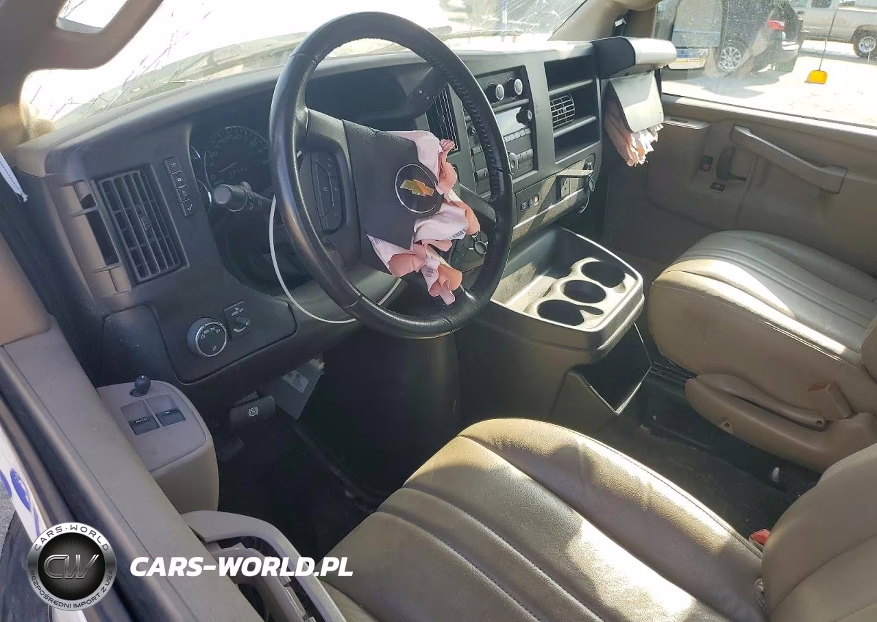 2023 Chevrolet Express G2500 VIN:1GCWGAFP4P1224618 - 8