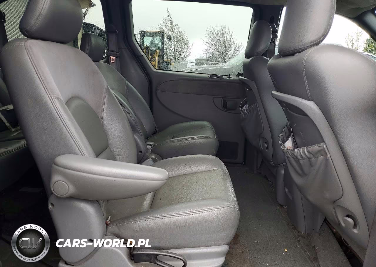 2004 Chrysler Town & Country Limited VIN:2C8GP64L24R575597 - 11