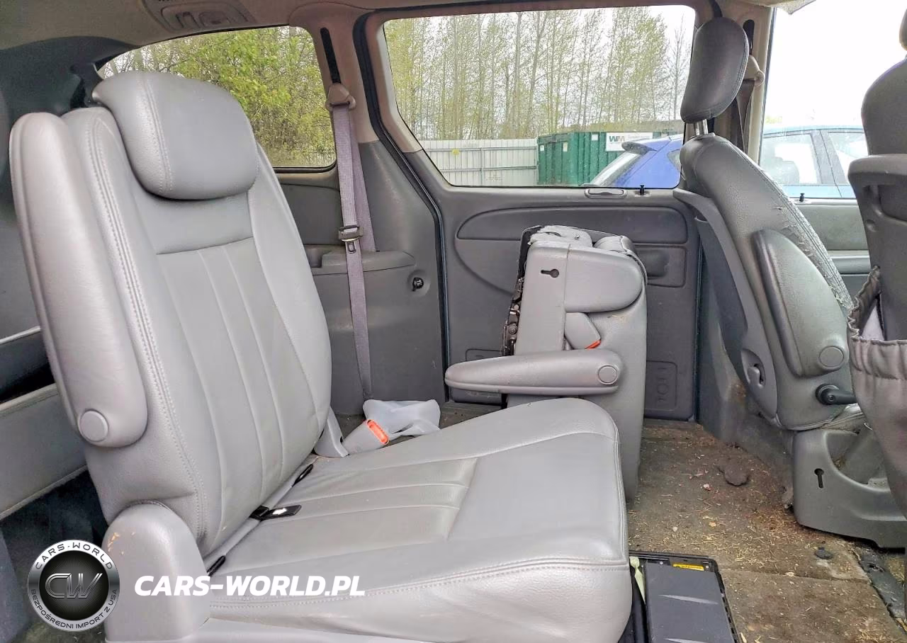 2005 Chrysler Town & Country Touring VIN:2C4GP54L15R559002 - 11
