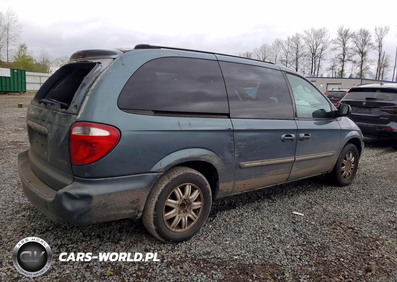 2005 Chrysler Town & Country Touring VIN:2C4GP54L15R559002 - 3