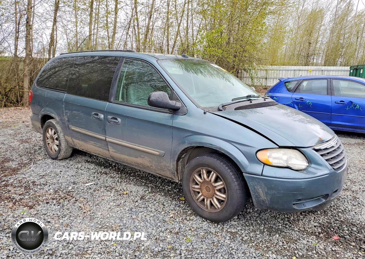 2005 Chrysler Town & Country Touring VIN:2C4GP54L15R559002 - 4