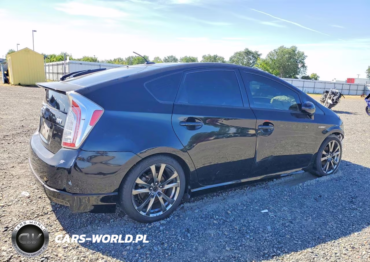 2013 Toyota Prius Four VIN:JTDKN3DU6D5619221 - 3