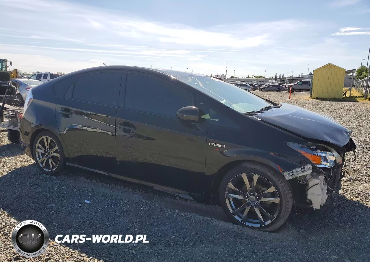 2013 Toyota Prius Four VIN:JTDKN3DU6D5619221 - 4
