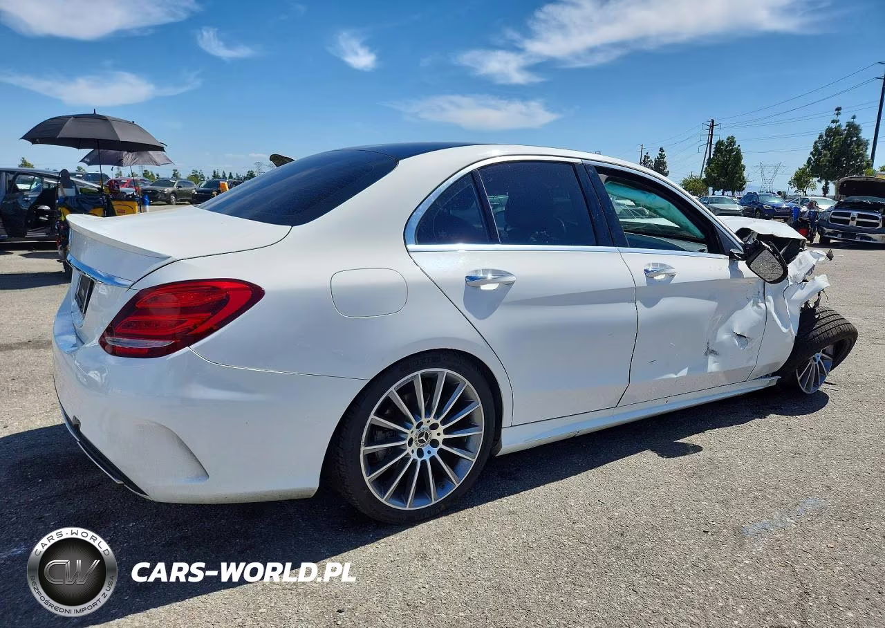2018 Mercedes-Benz C 300 VIN:55SWF4JB5JU265031 - 3