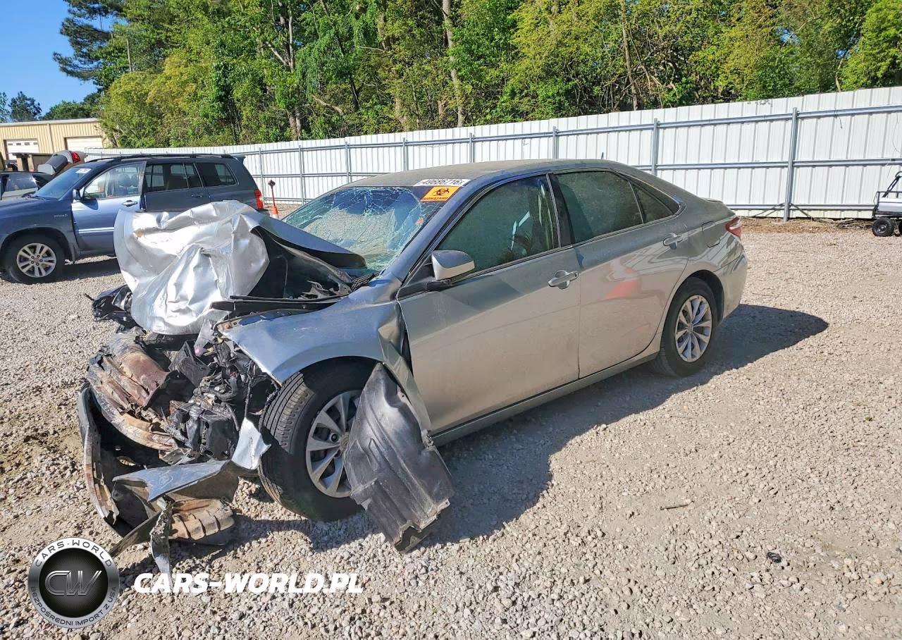 2015 Toyota Camry Le – zdjęcie 1 z 12