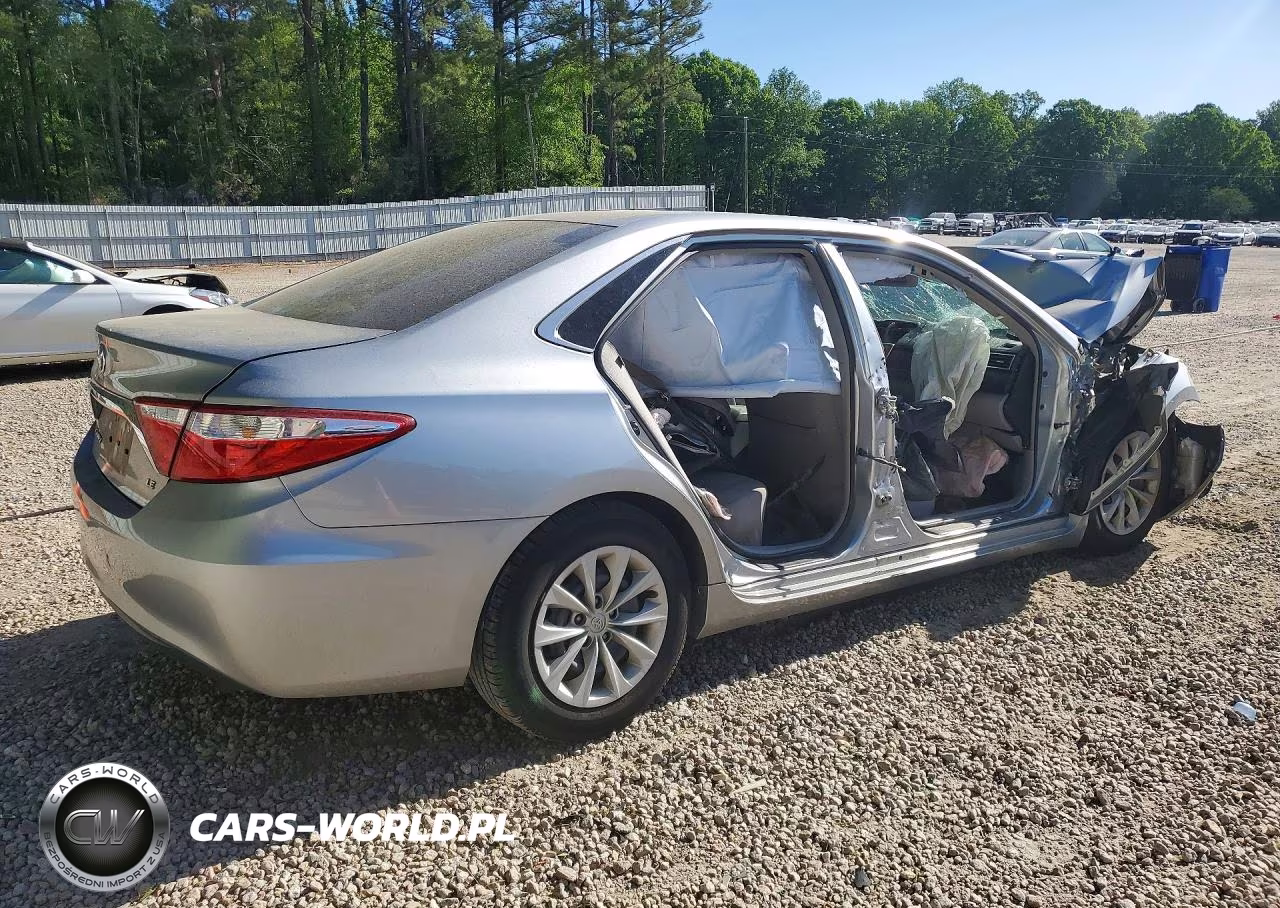 2015 Toyota Camry Le VIN:4T1BF1FK5FU928874 - 3