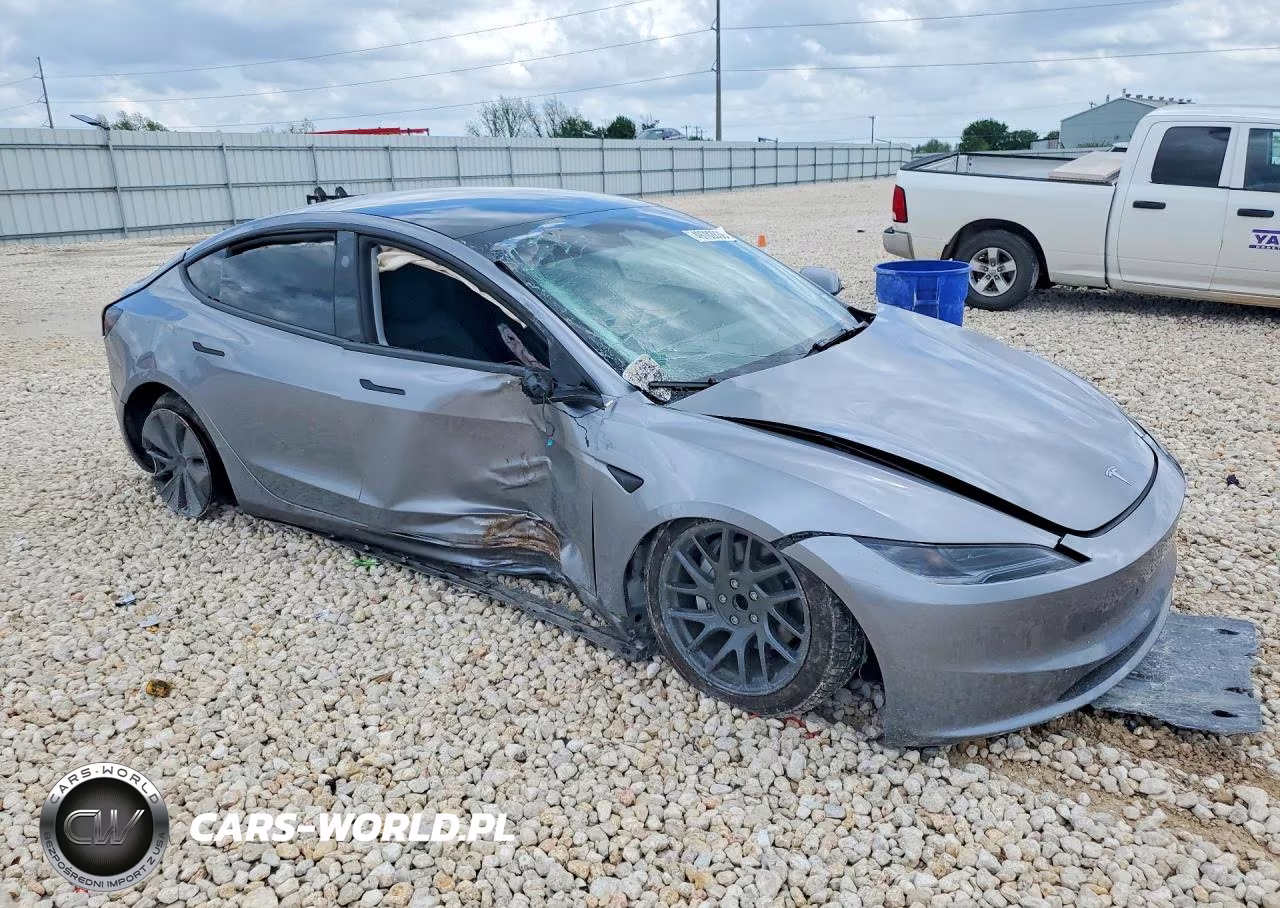 2025 Tesla Model 3 VIN:5YJ3E1EA5SF077781 - 4
