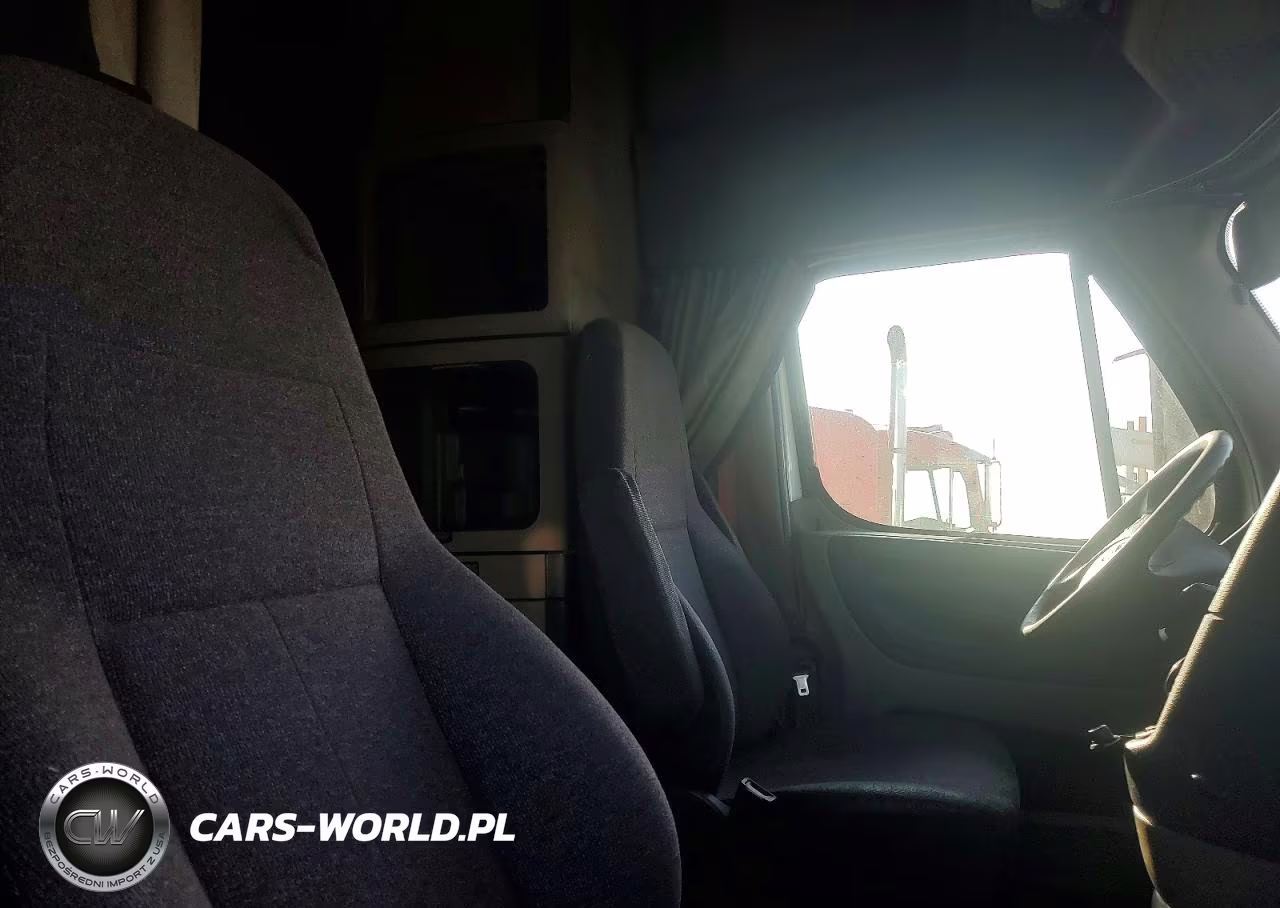 2018 Freightliner Cascadia 125 Semi Truck VIN:3AKJGLDR1JDJU6810 - 5