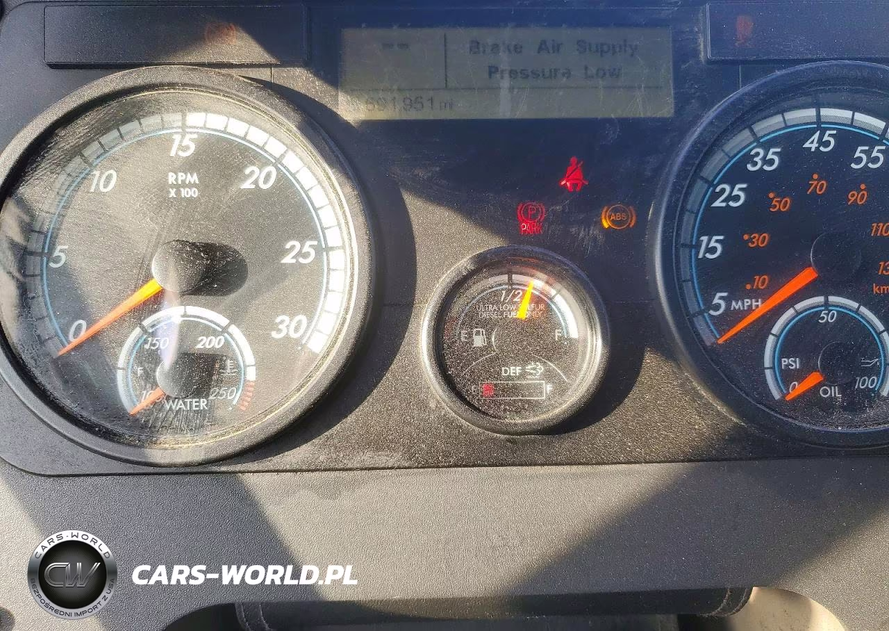 2018 Freightliner Cascadia 125 Semi Truck VIN:3AKJGLDR1JDJU6810 - 8