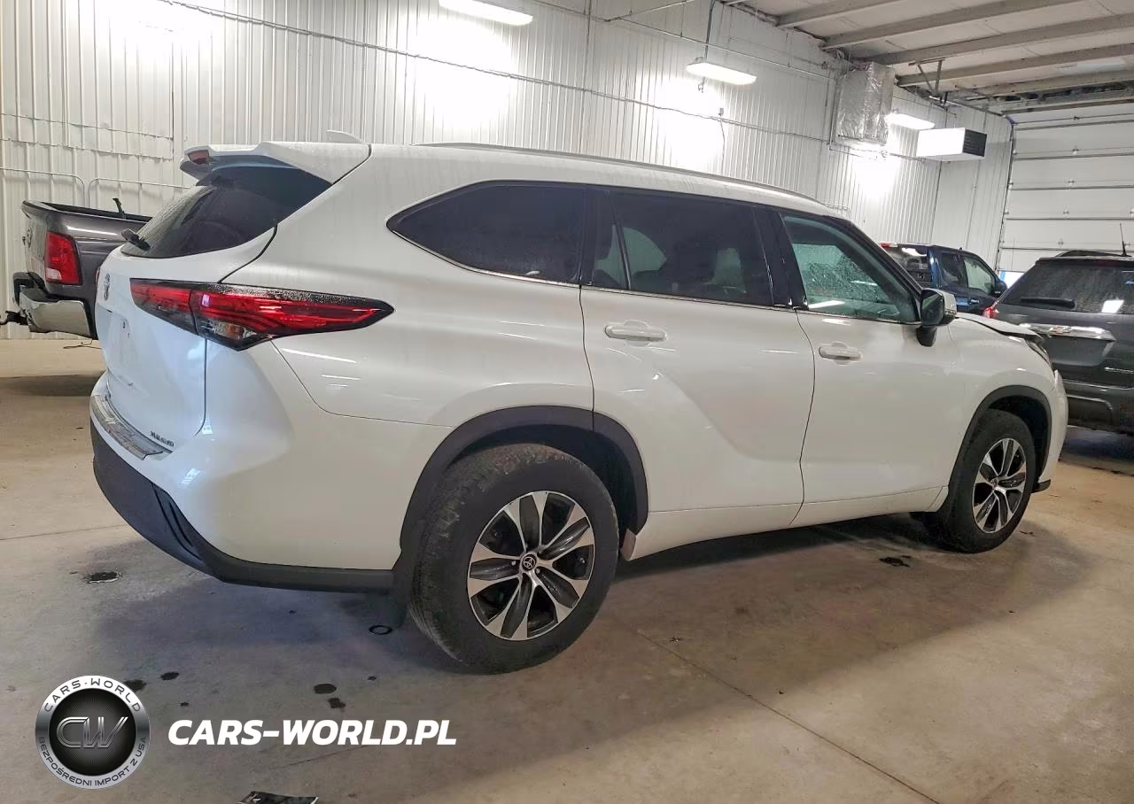 2022 Toyota Highlander Xle VIN:5TDGZRBH0NS167782 - 3