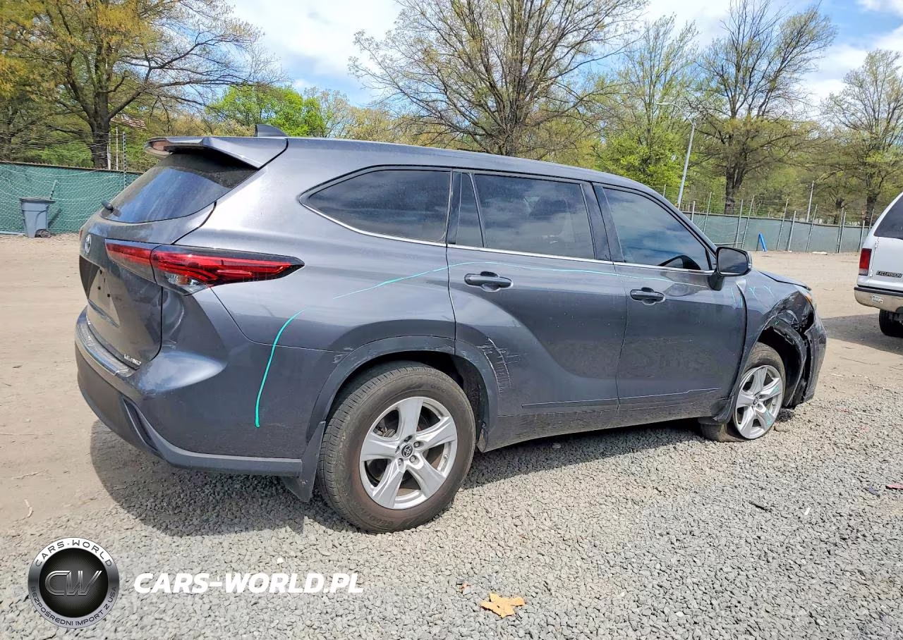 2022 Toyota Highlander Le VIN:5TDBZRBH1NS596813 - 3